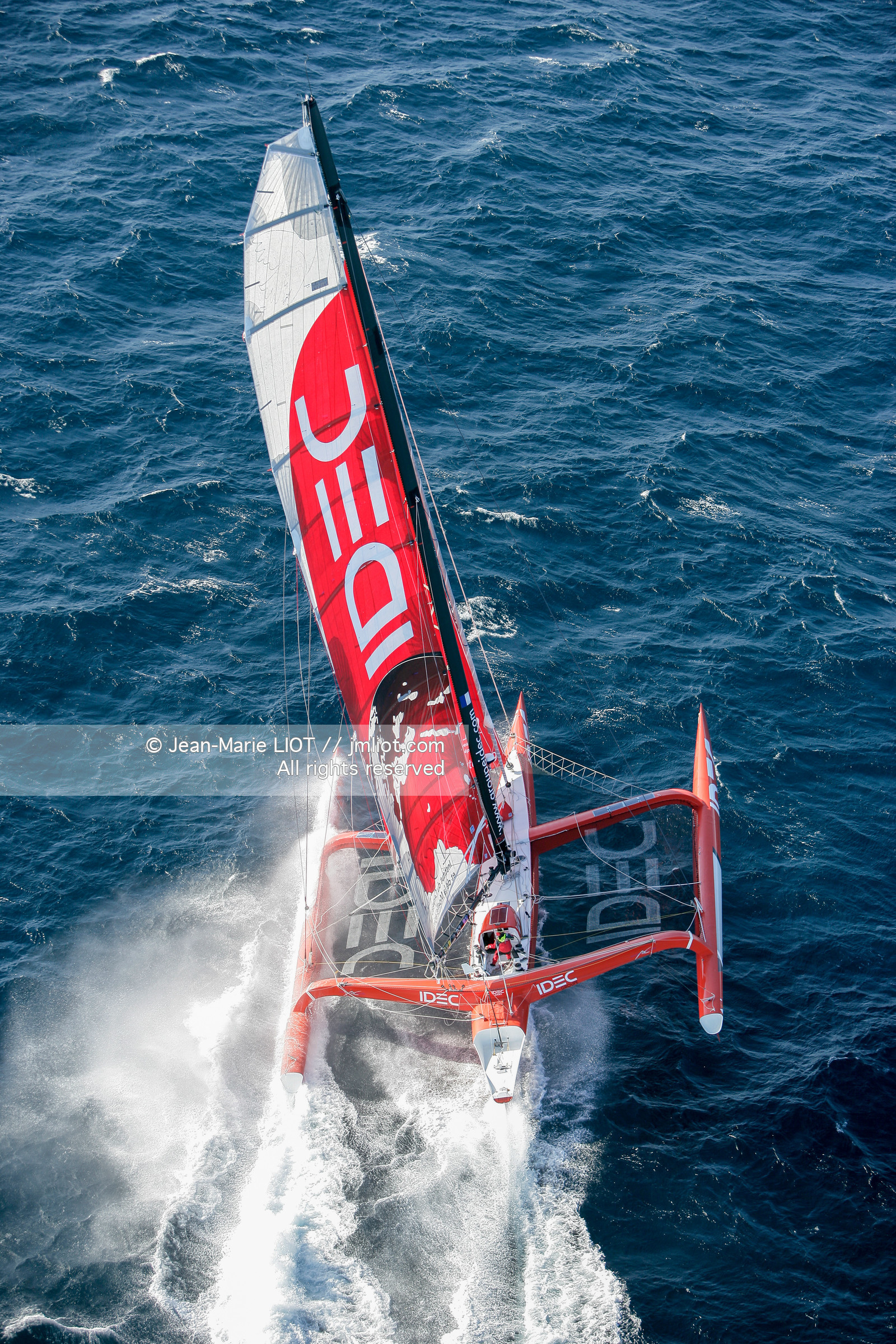 FRANCIS JOYON A L'ENTRAINEMENT SUR IDEC