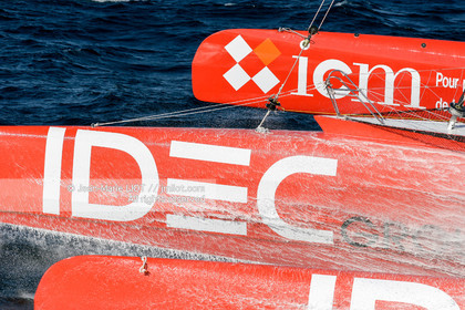 FRANCIS JOYON A L'ENTRAINEMENT SUR IDEC