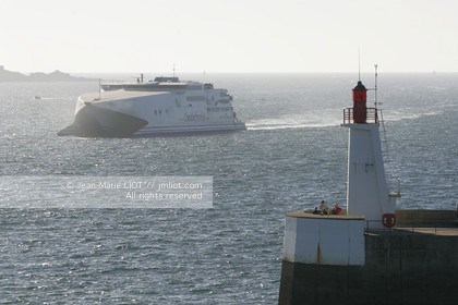 PHOTO © JEAN-MARIE LIOT