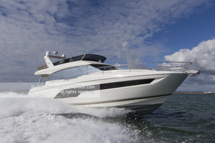 PRESTIGE YACHTS - PRESTIGE P360