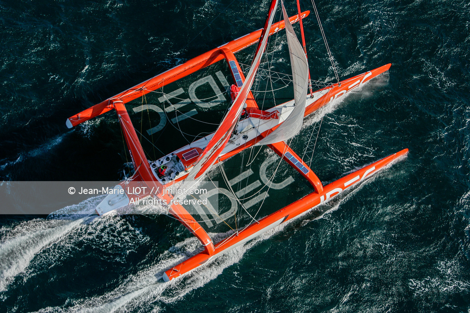 FRANCIS JOYON A L'ENTRAINEMENT SUR IDEC