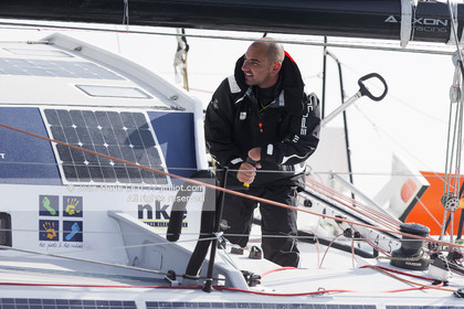 DES PIEDS ET DES MAINS - DAMIEN SEGUIN