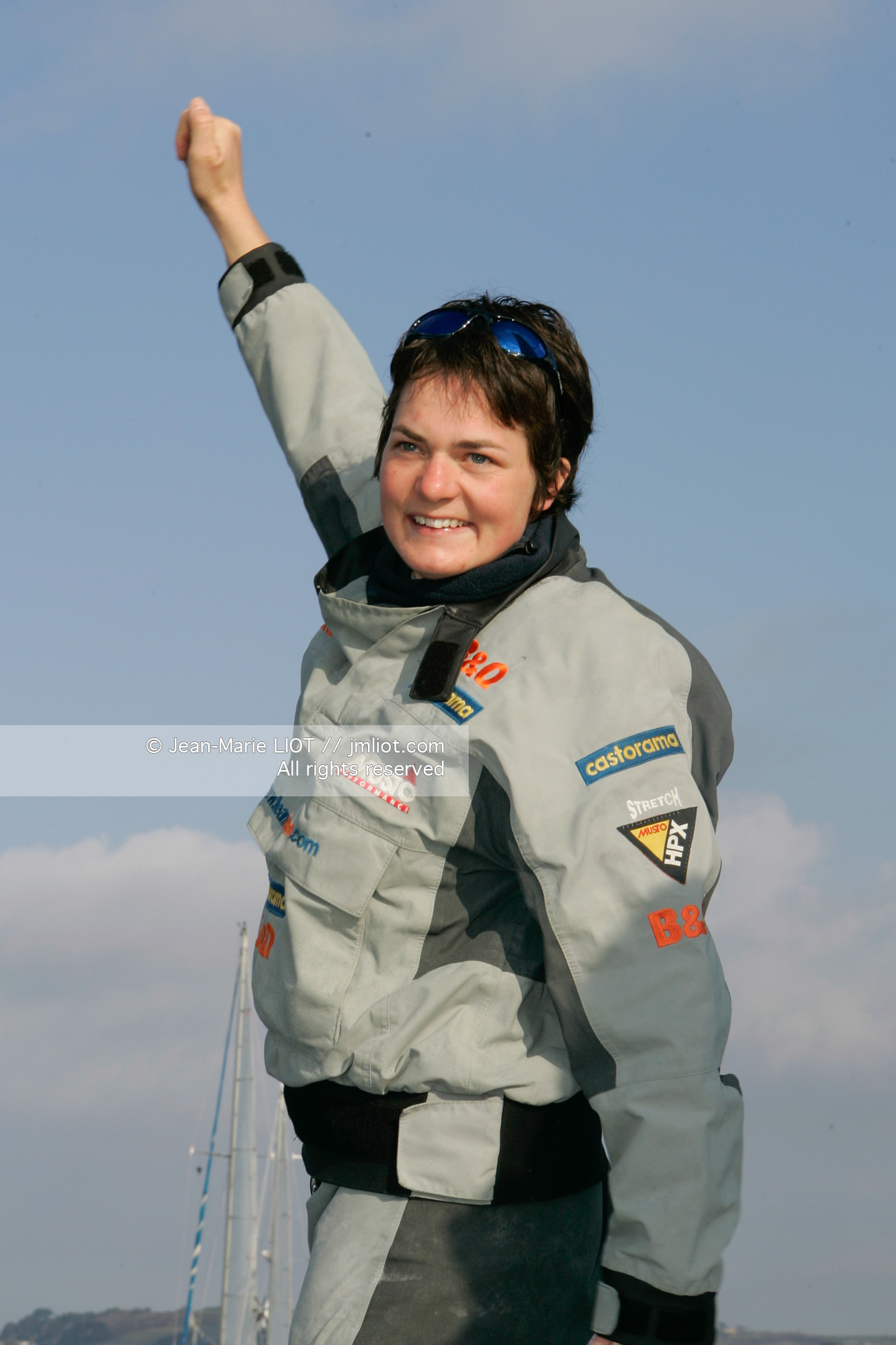 Départ d'Ellen MacArthur à bord du maxi-trimaran B&Q Castorama, pour tenter de battre le record du Tour du Monde en Solitaire sans Escale, à Falmouth (GB), le 27 novembre 2004, photo : Jean-Marie LIOT - www.jmliot.com