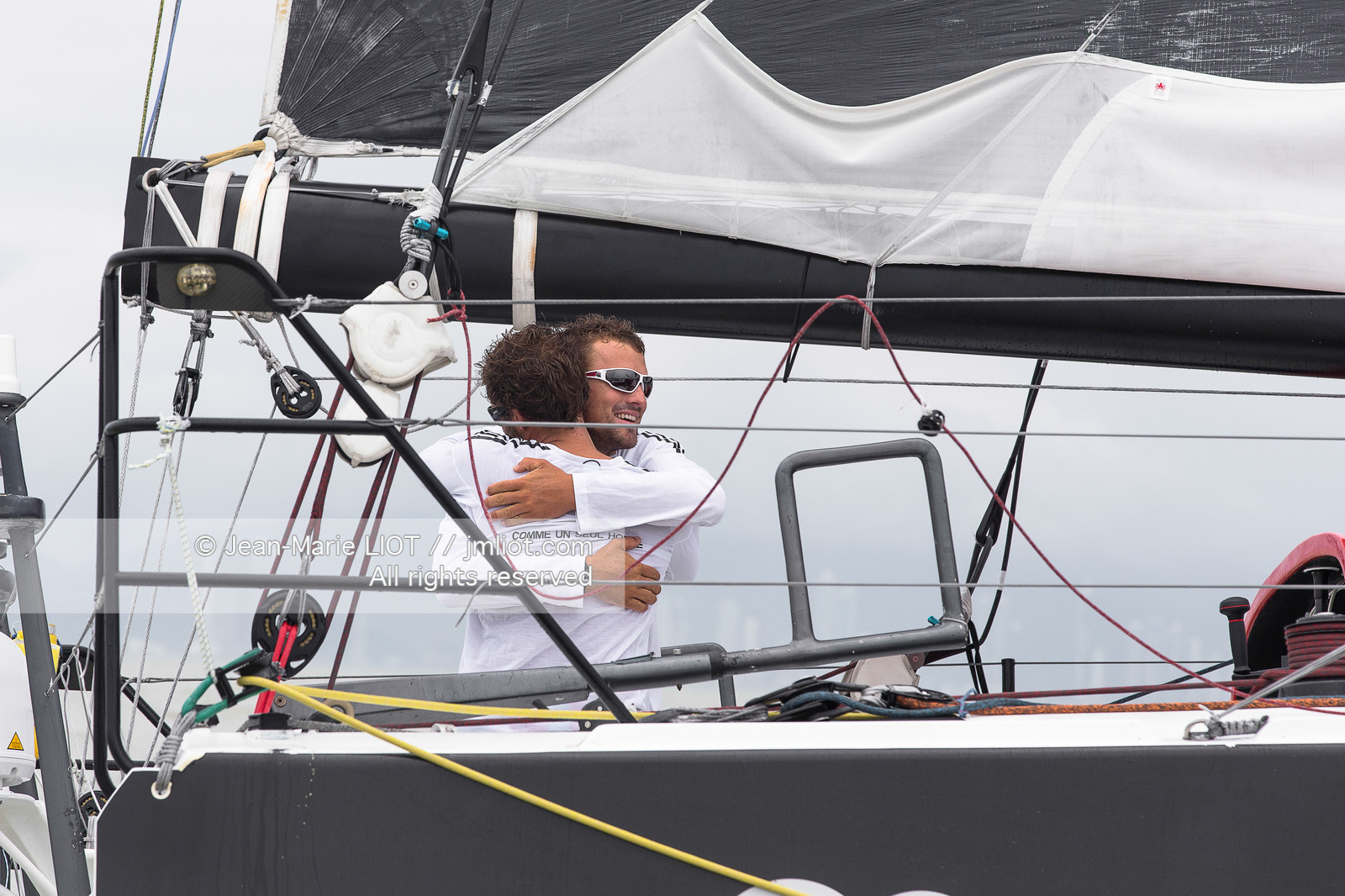 Itajaï (Brazil) le 13 November 2015, arrivée de Eric Bellion et Sam Goodchild à bord de l'imoca comme un seul homme. Photo © Jean-Marie Liot   DPPI..