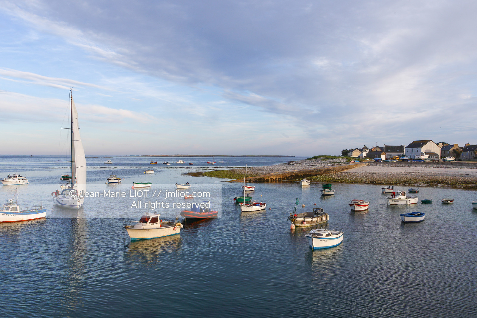 VOIILES ET VOILIERS - ILES OUBLIEES - ILE DE MOLENE