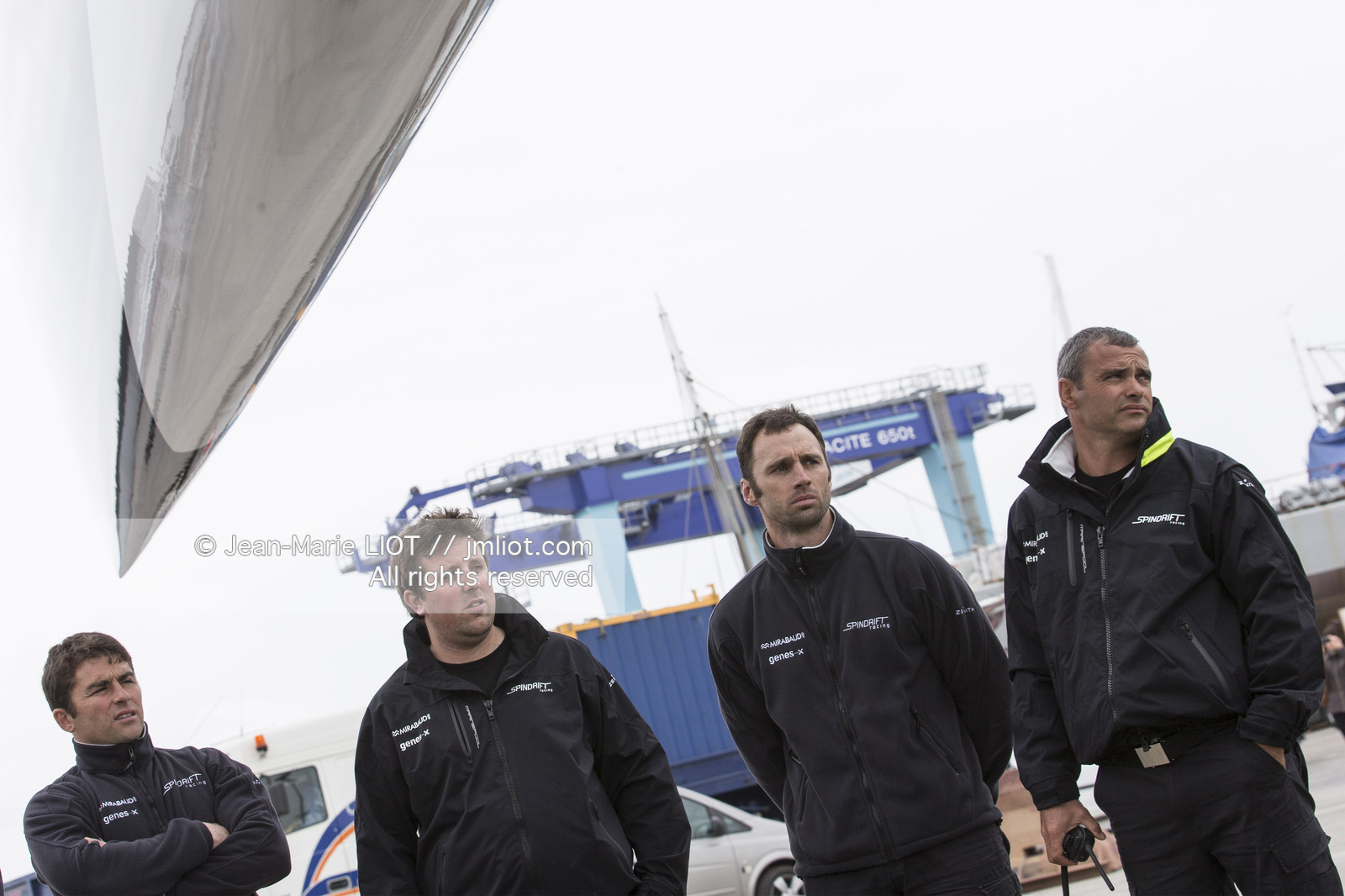 Maxi-Triimaran Spindrift 2 Launching