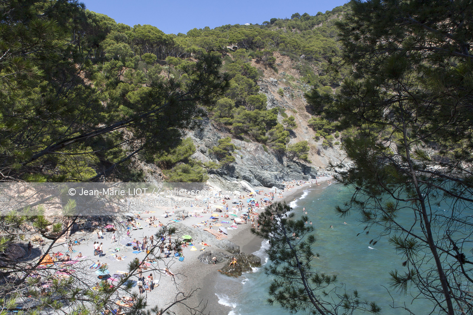 Le village de Begur et ses plages constituent l'un des lieux les plus touristique de la Costa Brava..La cote de begur bénéficie d'un littoral d'une grande beauté composé de falaises, de criques d'eau cristallines, de pinedes.....Photo © Jean-Marie Liot.