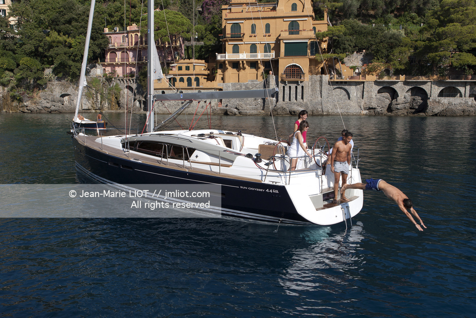 Portofino,le joli port en italien est situé au creux d'une anse sur la côte Ligure. Ce petit port de pêche devenu une des stations balnéaires les plus huppées d'Italie n'a pourtant pas perdu son charme..photo © Jean-Marie Liot.
