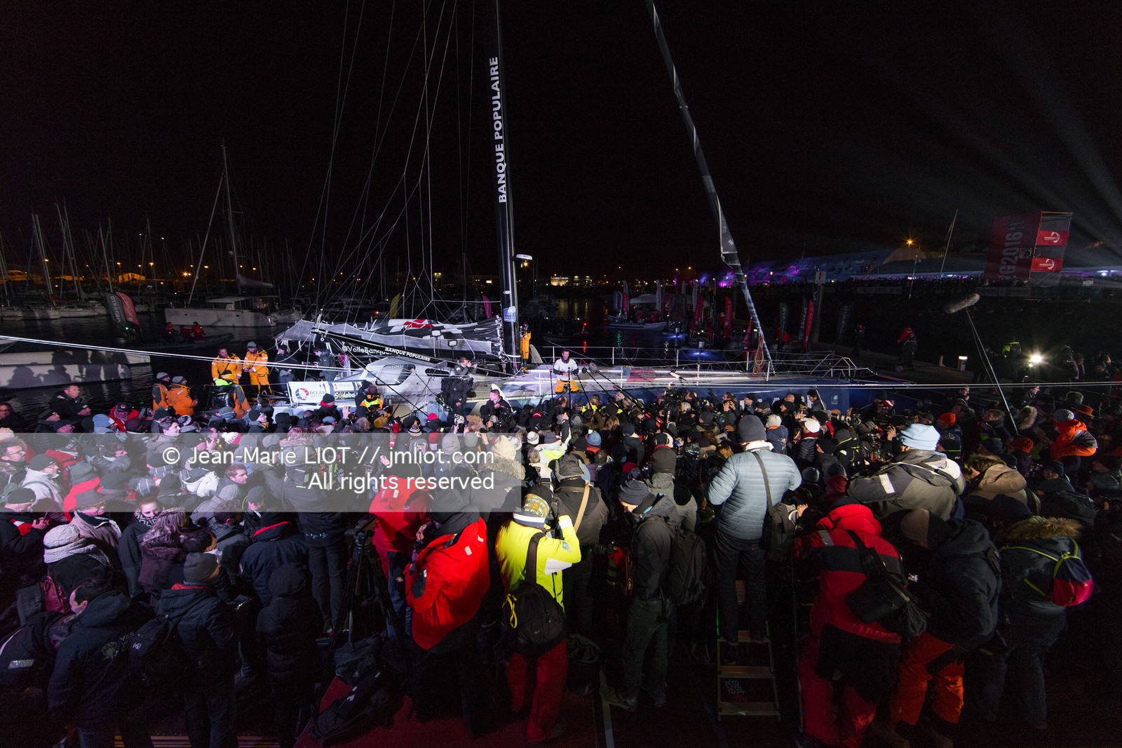 Les Sables d'Olonne, le 19 janvier 2017 arrivée d'Armel Le Cléac'h (FR) skipper de l'imoca Banque Populaire arrive 1er du Vendee globe 2016-2017. Photo © Jean-Marie Liot   DPPI