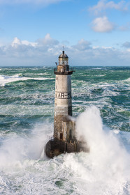 PHARES DANS LA TEMPËTE.