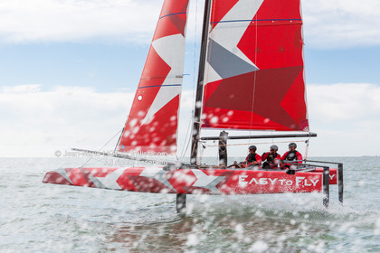 EASY TO FLY - EYOTY 2016