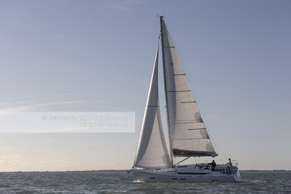 Ile de Ré, 23 09 2015, pour le chantier Jeanneau, le nouveau Jeanneau Sun Odyssey 419. Photo © Jean-Marie LIOT   Jeanneau