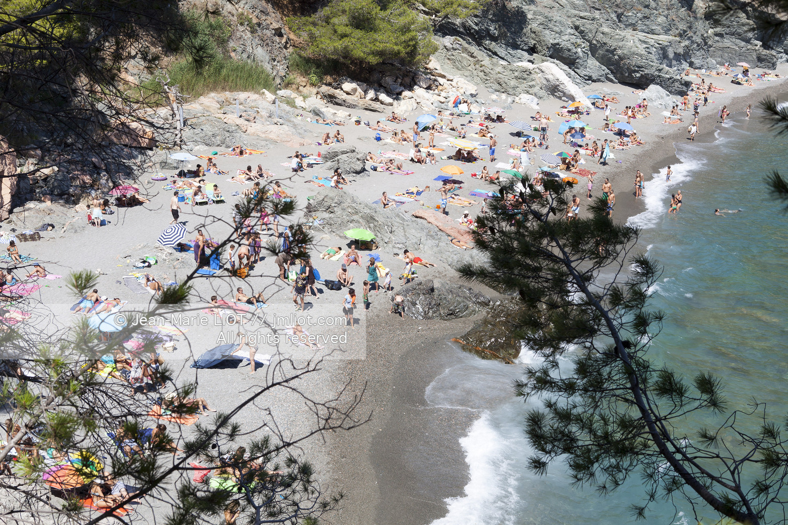 Le village de Begur et ses plages constituent l'un des lieux les plus touristique de la Costa Brava..La cote de begur bénéficie d'un littoral d'une grande beauté composé de falaises, de criques d'eau cristallines, de pinedes.....Photo © Jean-Marie Liot.