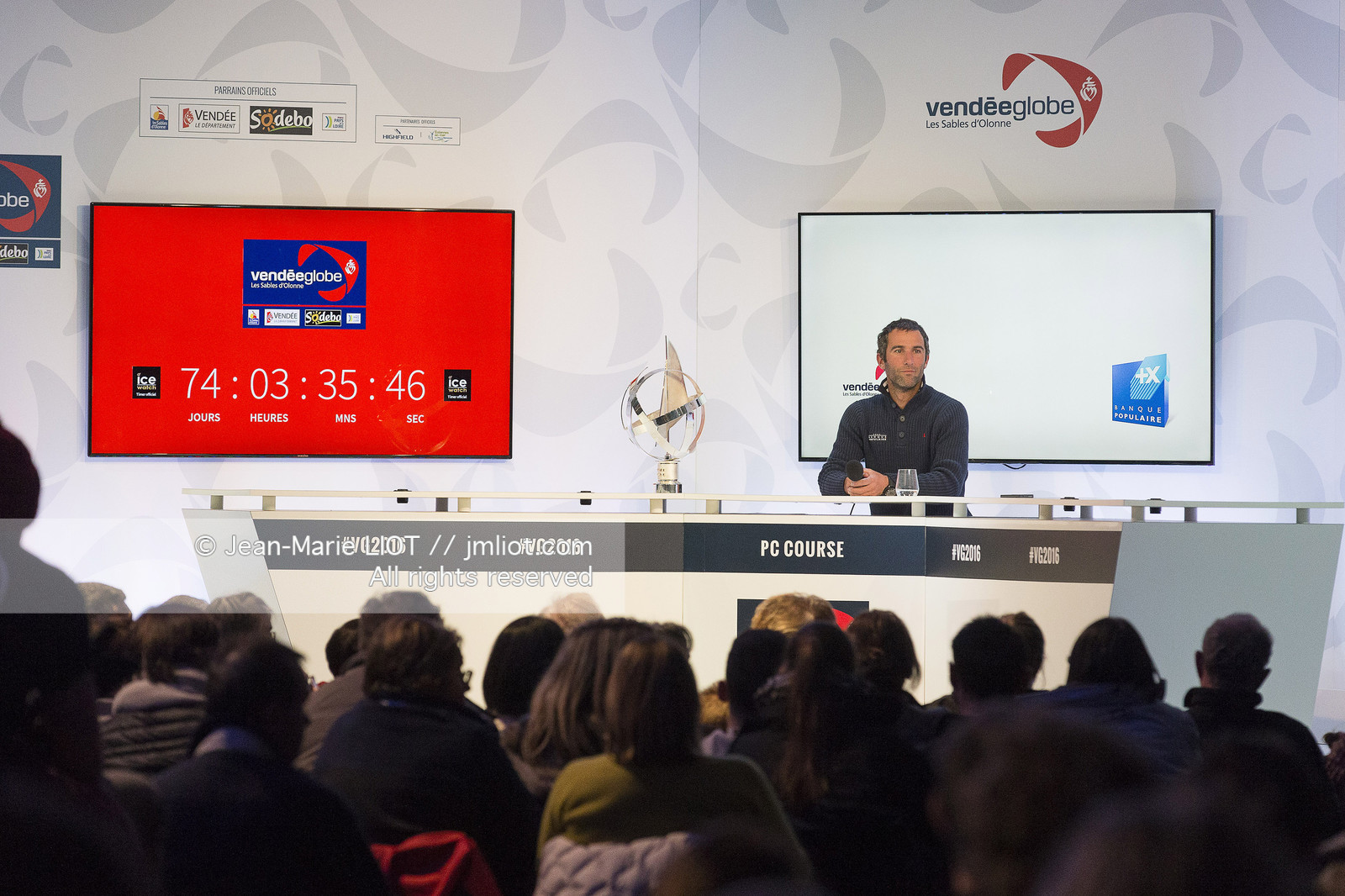 Les Sables d'Olonne, le 19 janvier 2017 arrivée d'Armel Le Cléac'h (FR) skipper de l'imoca Banque Populaire arrive 1er du Vendee globe 2016-2017. Photo © Jean-Marie Liot   DPPI