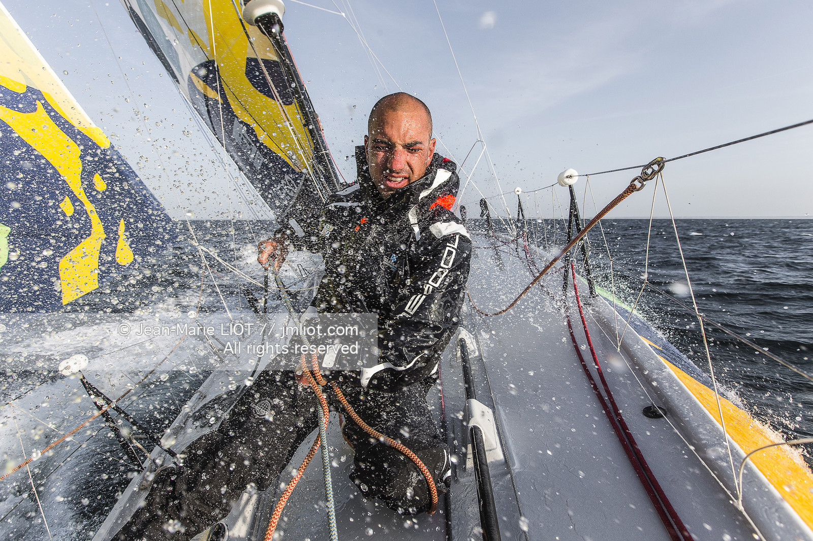 DES PIEDS ET DES MAINS - DAMIEN SEGUIN