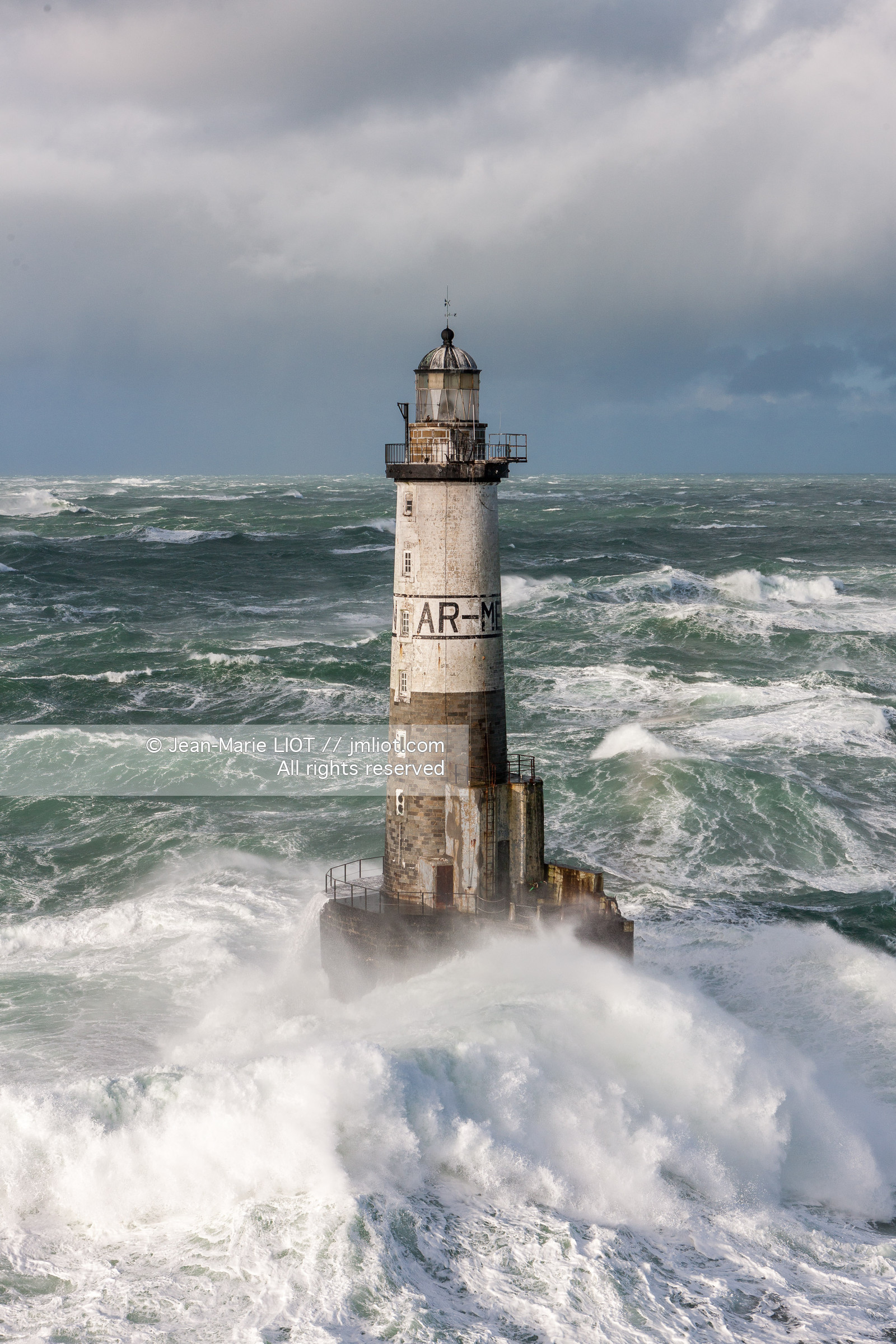 PHARES DANS LA TEMPËTE.