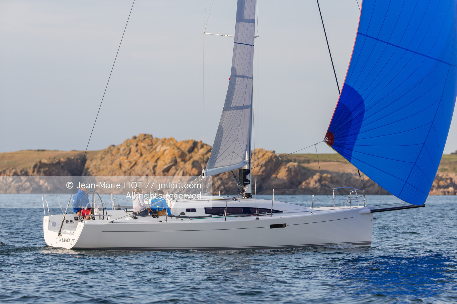 J COMPOSITES 2016 - J112E