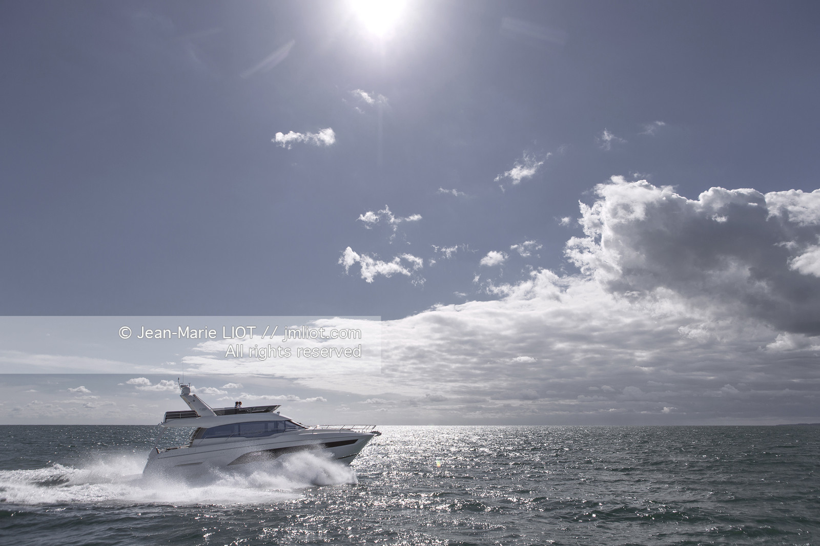 PRESTIGE YACHTS - PRESTIGE P360