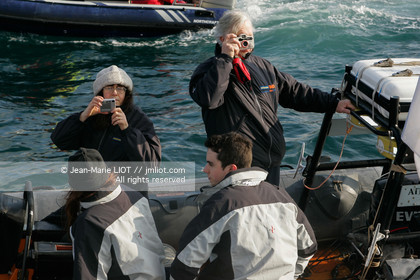 Départ d'Ellen MacArthur à bord du maxi-trimaran B&Q Castorama, pour tenter de battre le record du Tour du Monde en Solitaire sans Escale, à Falmouth (GB), le 27 novembre 2004, photo : Jean-Marie LIOT - www.jmliot.com
