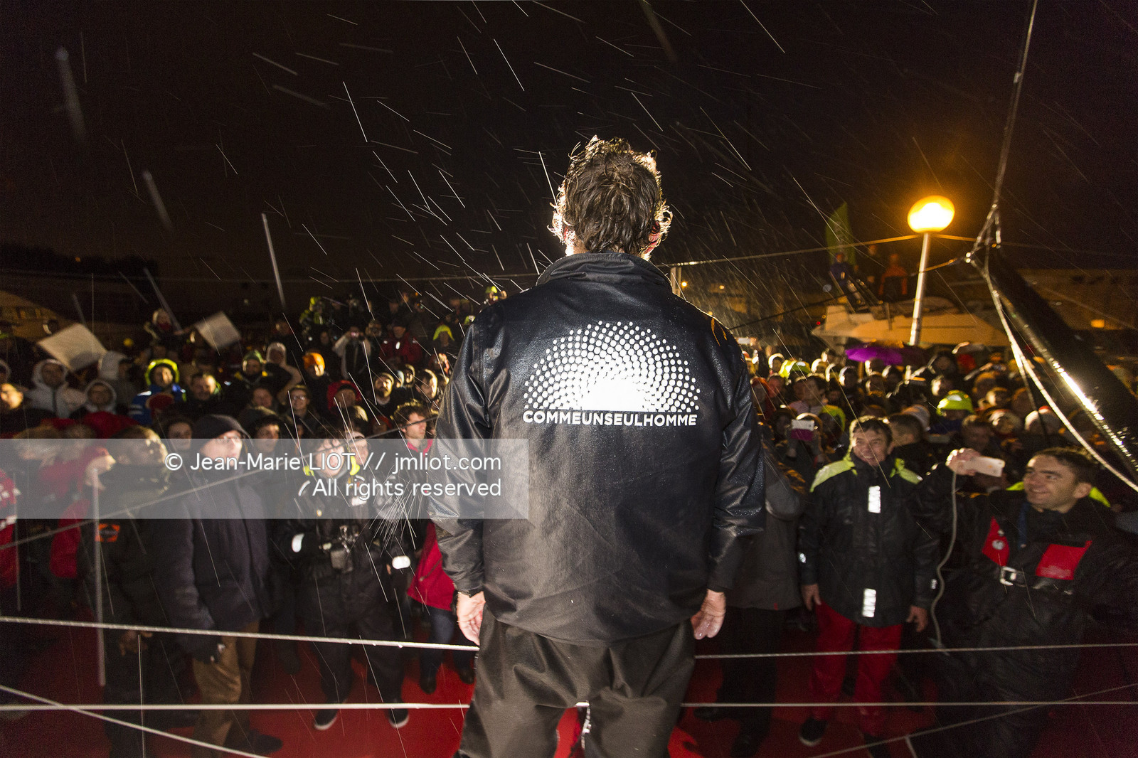 VENDEE GLOBE 2016-2017 - ARRIVEE ERIC BELLION - COMME UN SEUL HOMME