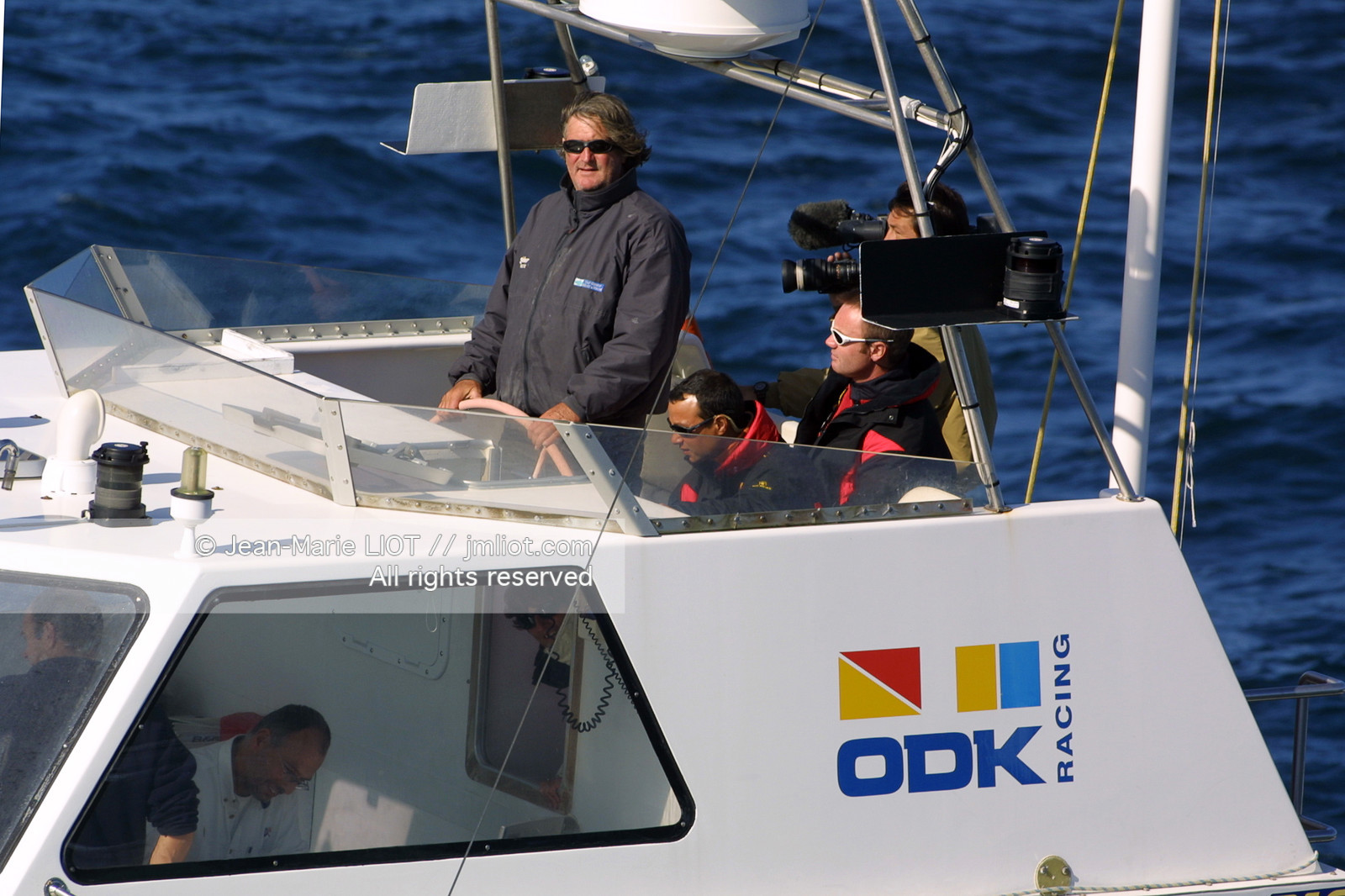 Ocean Alchimist, Olivier de Kersauzon, au large d'Ouessant le 29 décembre 2004, Photo Jean-Marie LIOT - www.jmliot.com.