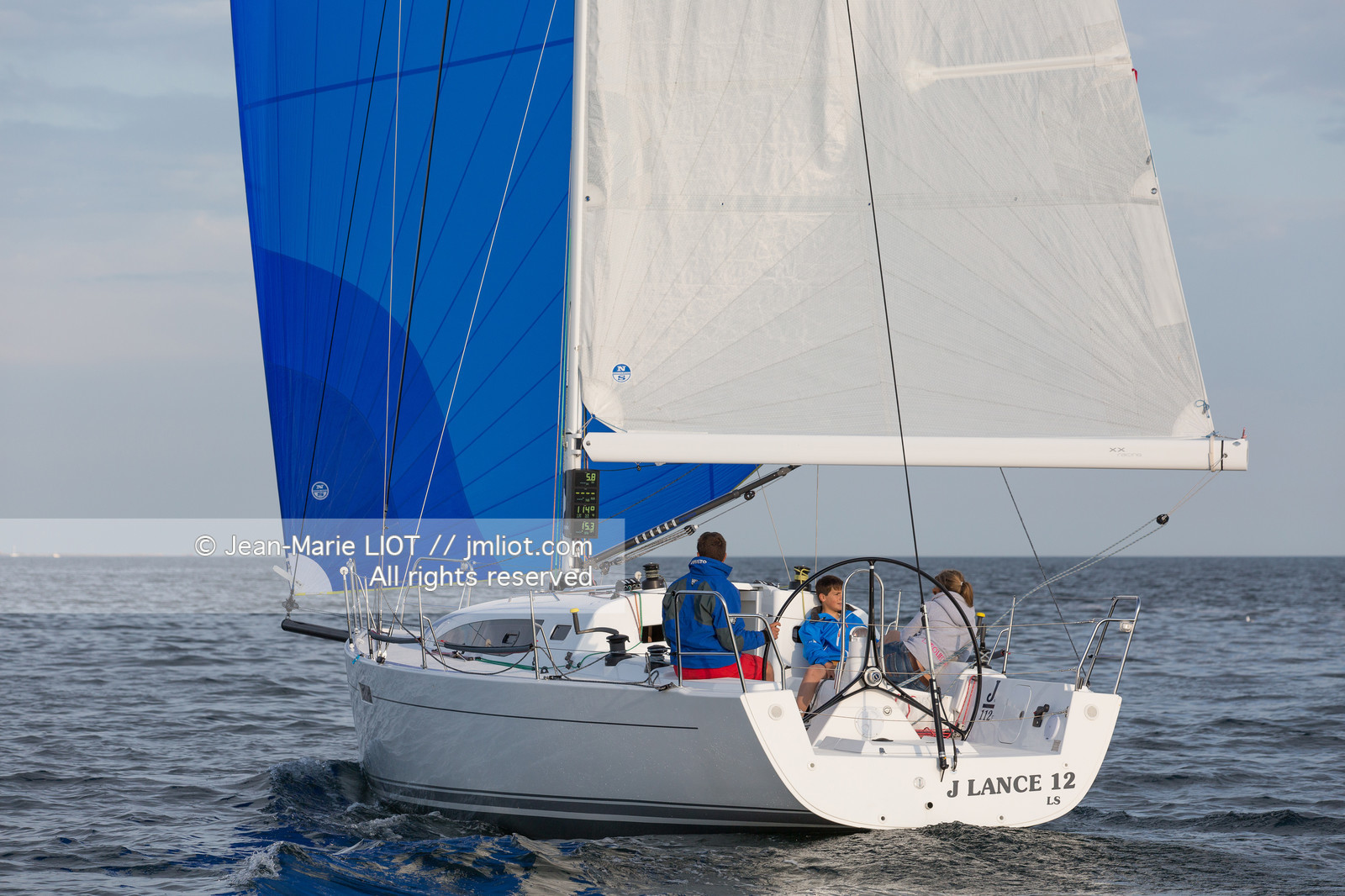 J COMPOSITES 2016 - J112E