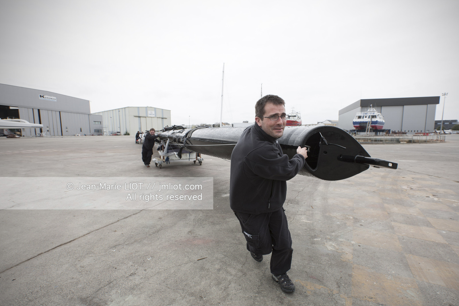 Maxi-Triimaran Spindrift 2 Launching