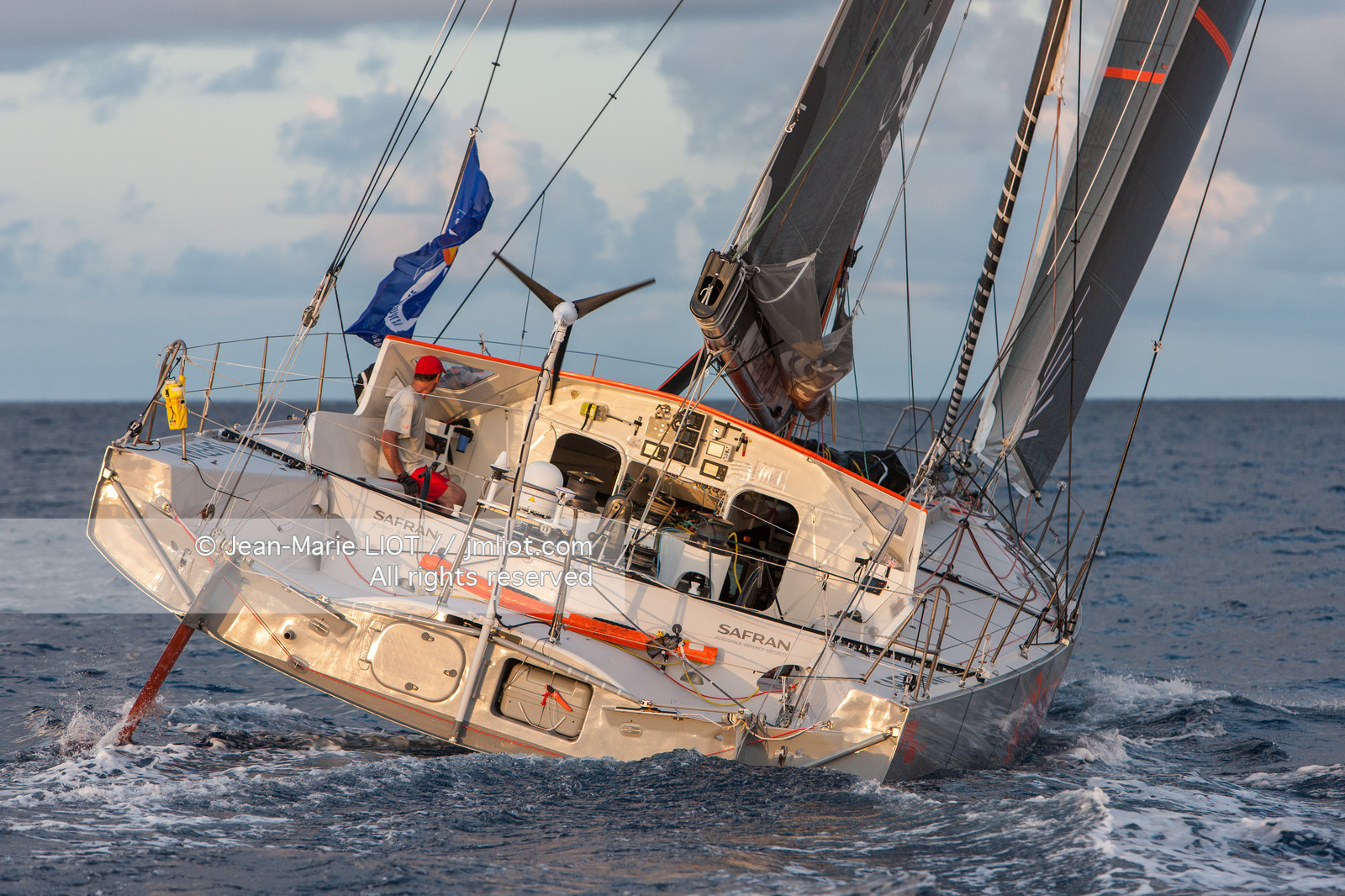 ROUTE DU RHUM 2010 - ARRIVEE DE MARC GUILLEMOT