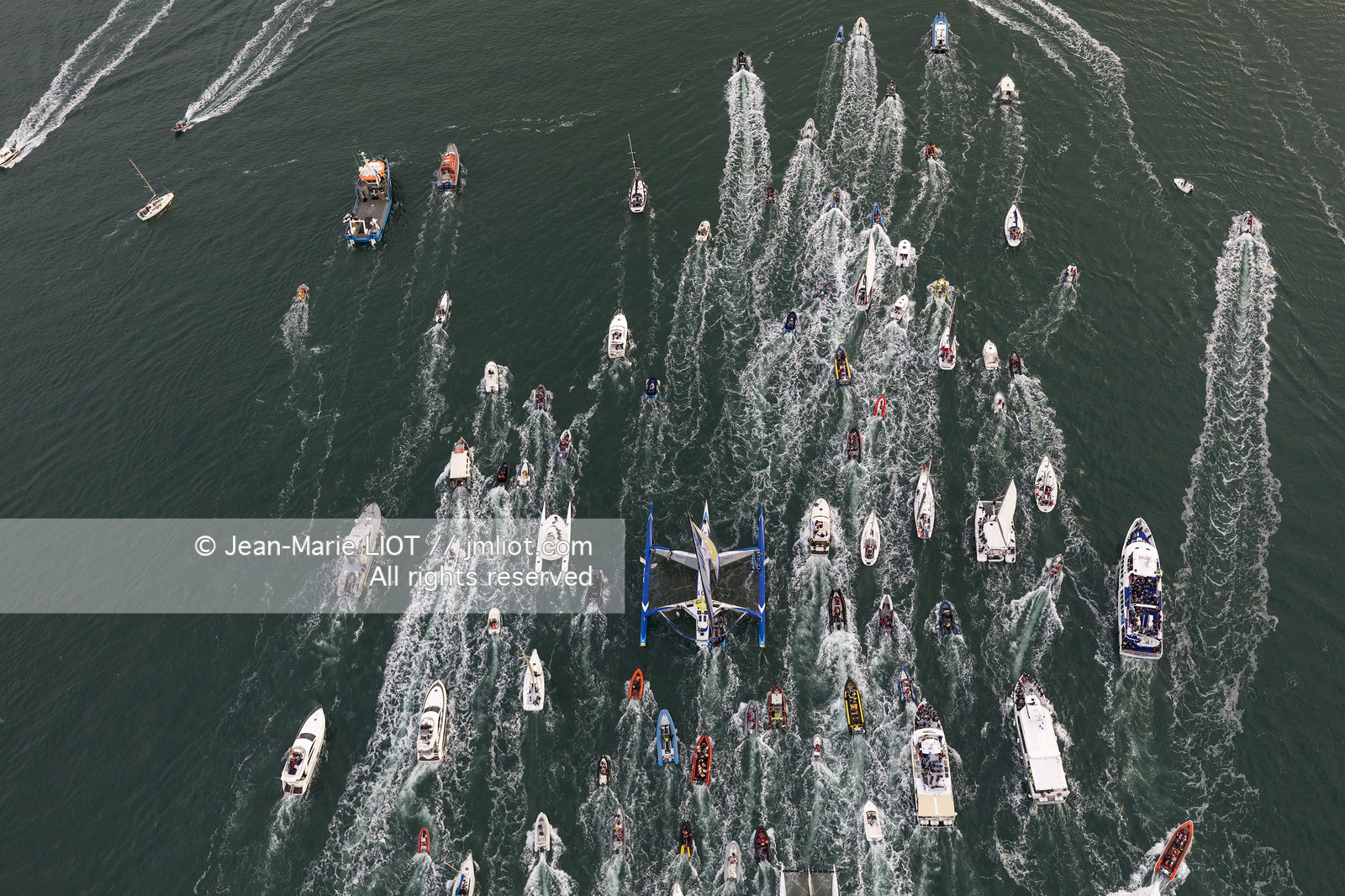 TRIMARAN MACIF - FRANCOIS GABART - RECORD DU TOUR DU MONDE EN SOLITAIRE SANS ESCALE