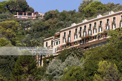 Portofino,le joli port en italien est situé au creux d'une anse sur la côte Ligure. Ce petit port de pêche devenu une des stations balnéaires les plus huppées d'Italie n'a pourtant pas perdu son charme..photo © Jean-Marie Liot.