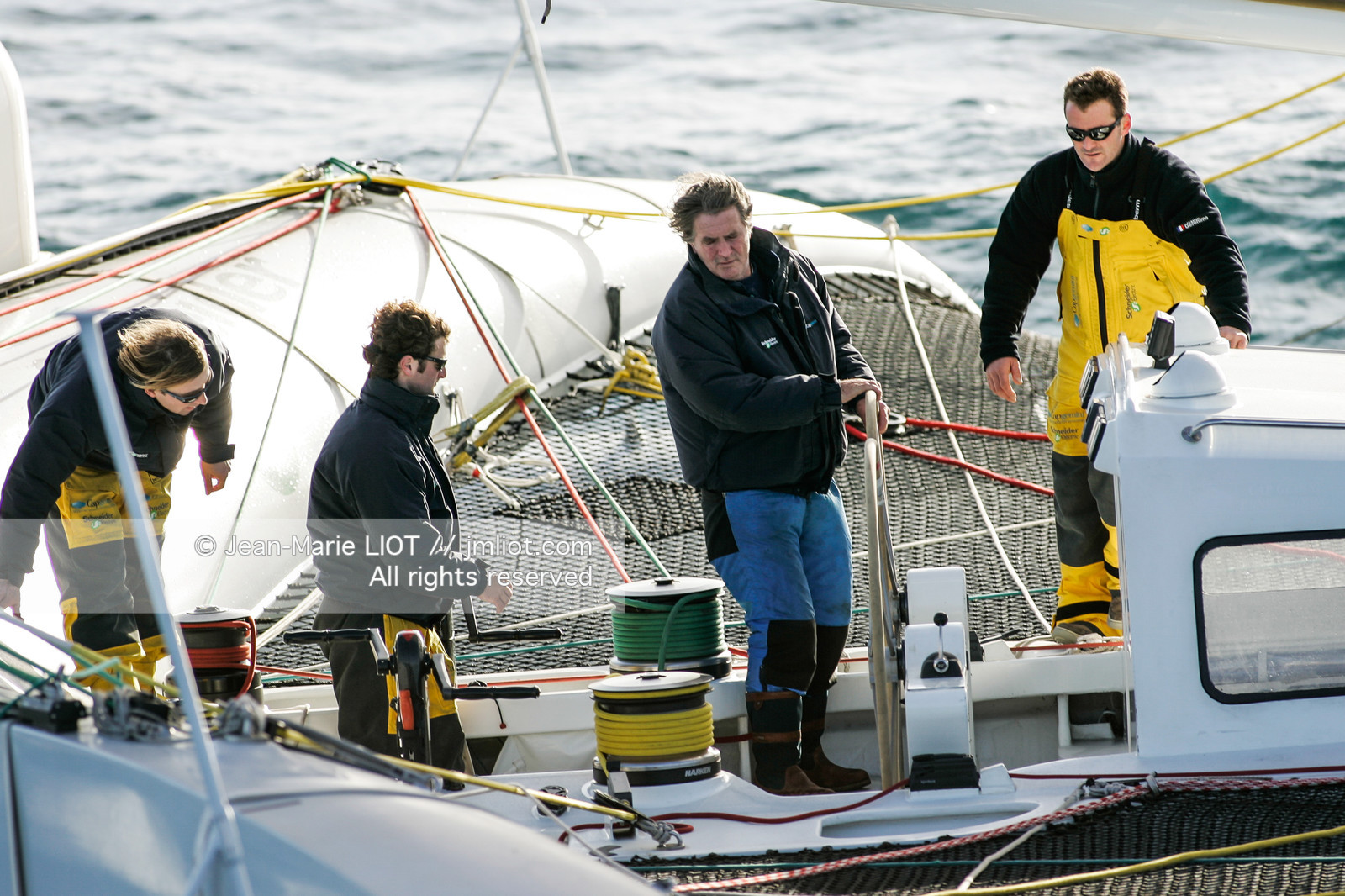 Départ du Trophée Jules Verne du maxi trimaran Geronimo, skipper Olivier de Kersauzon, 28 décembre 2004, Photo Jean-Marie LIOT - www.jmliot.com.