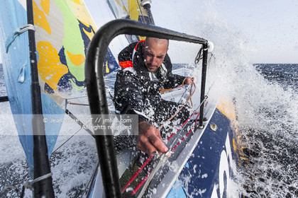 DES PIEDS ET DES MAINS - DAMIEN SEGUIN