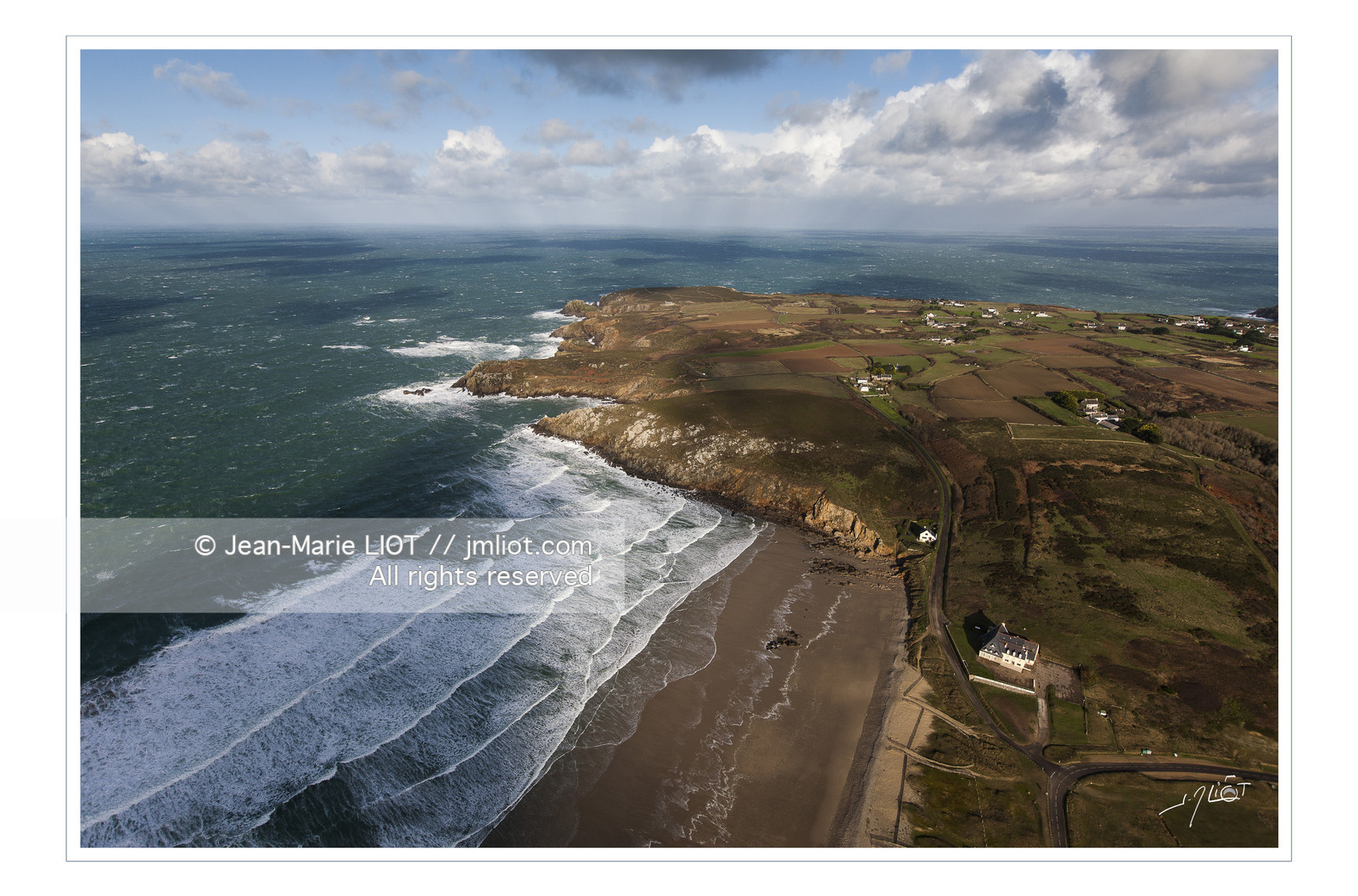 Pointe du Van.Pointe du Van et Baie des trépassés à l'extrème ouest de la Bretagne..© Jean-Marie Liot.