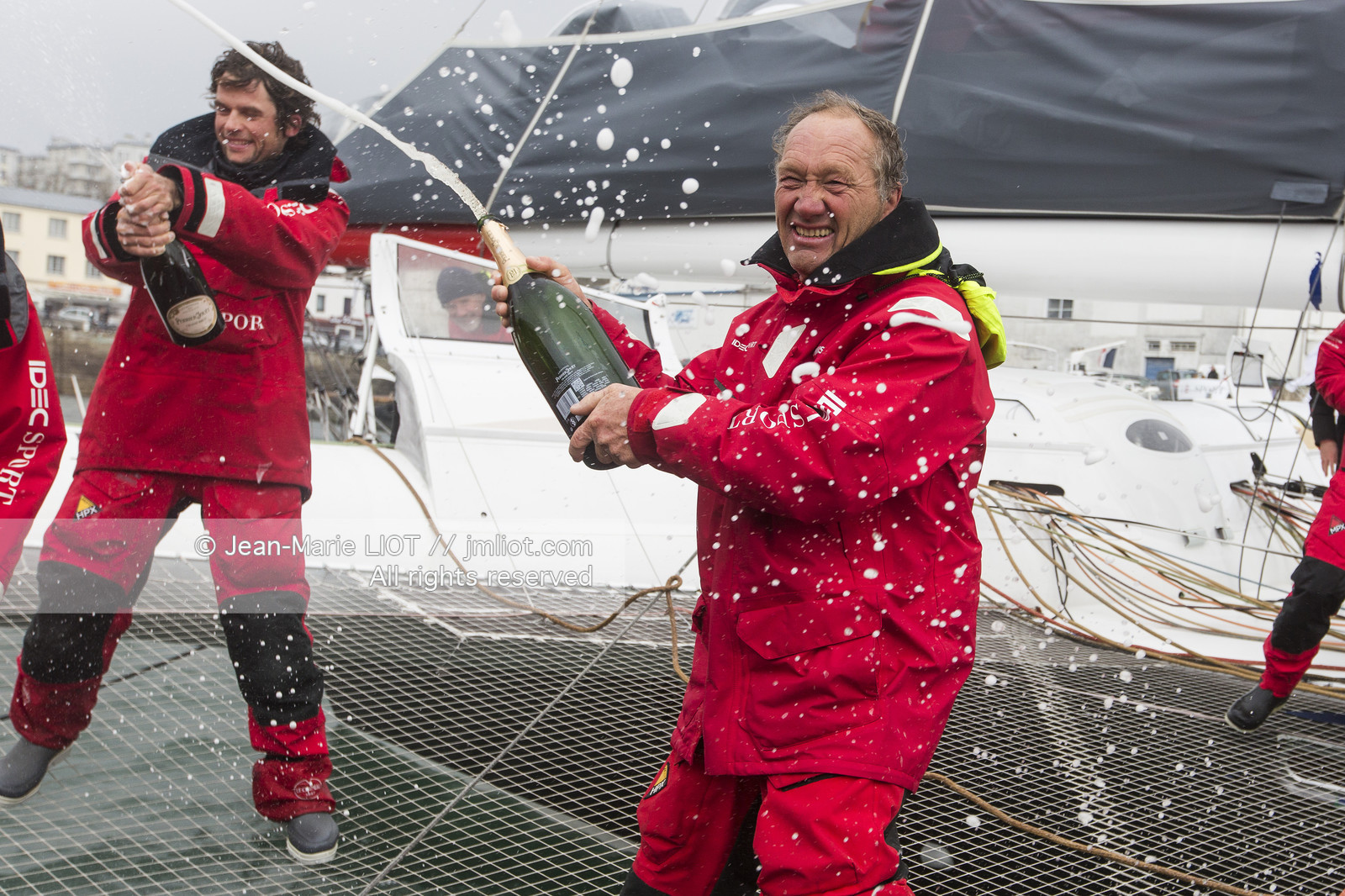 IDEC SPORT- ARRIVEE  RECORD TROPHEE JULES VERNE