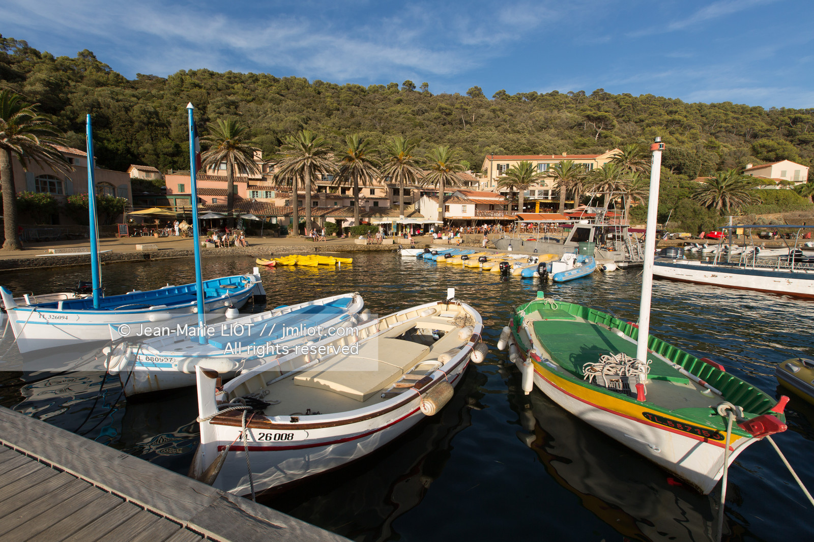 Port-Cros, au large d'Hyères dans le département du Var, petite île de 4 km de long est une réserve de la faune et la flore. Photo © Jean-Marie Liot.