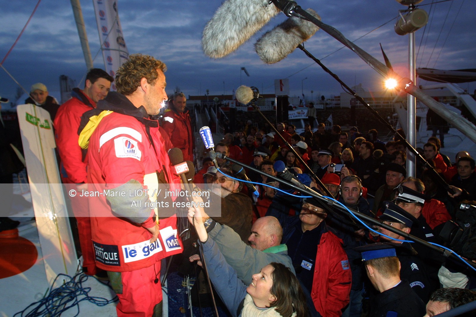 VENDEE GLOBE 2001- ARRIVEE ROLAND JOURDAIN