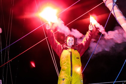 ARRIVEE ELLEN MACARTHUR - 2E