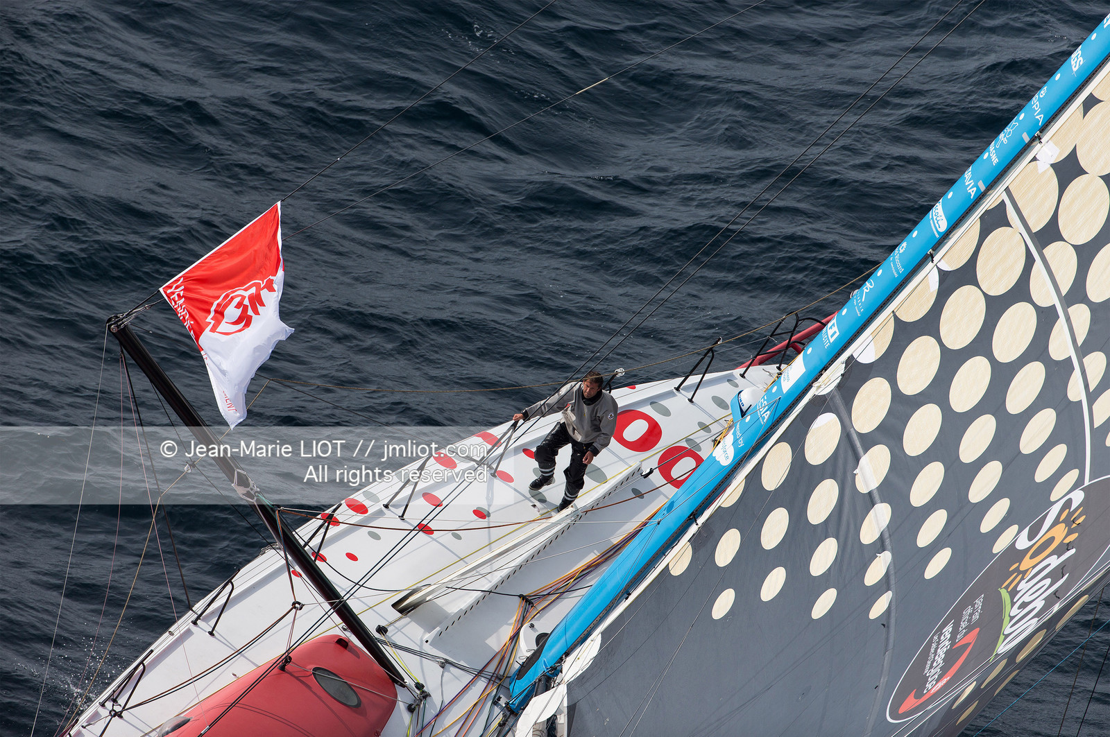ERIC BELLION - COMME UN SEUL HOMME - VENDEE GLOBE 2016-2017