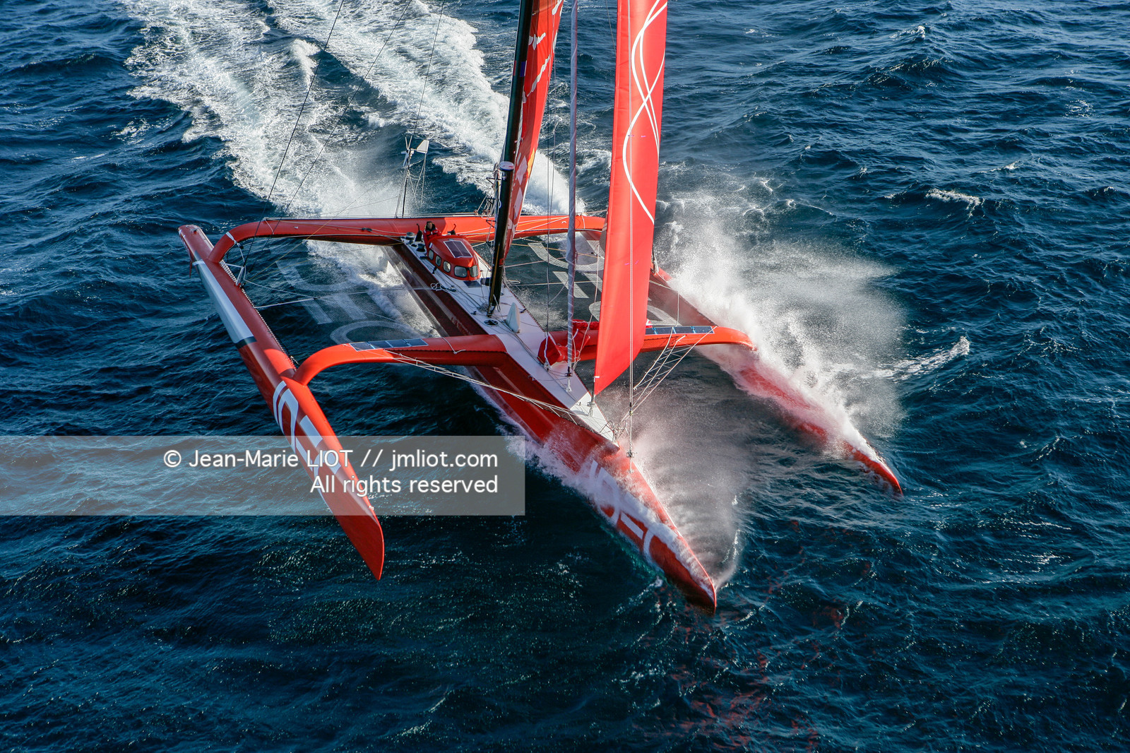FRANCIS JOYON A L'ENTRAINEMENT SUR IDEC