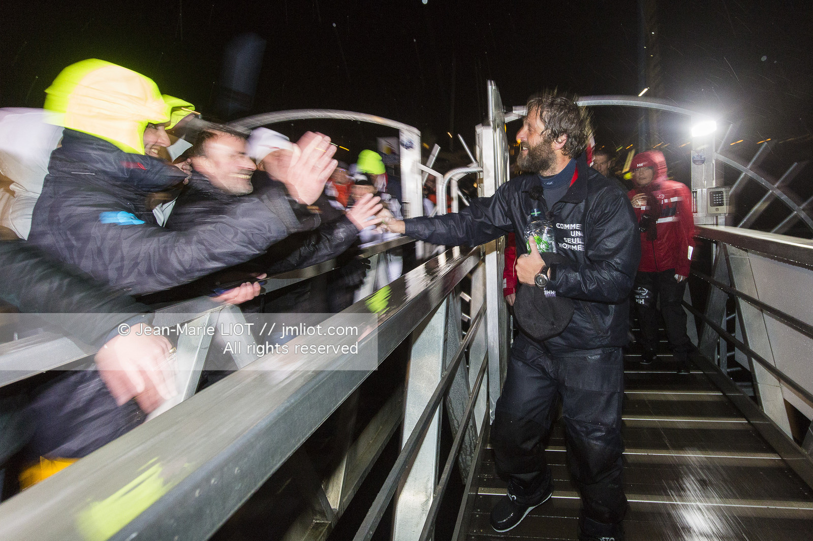 VENDEE GLOBE 2016-2017 - ARRIVEE ERIC BELLION - COMME UN SEUL HOMME